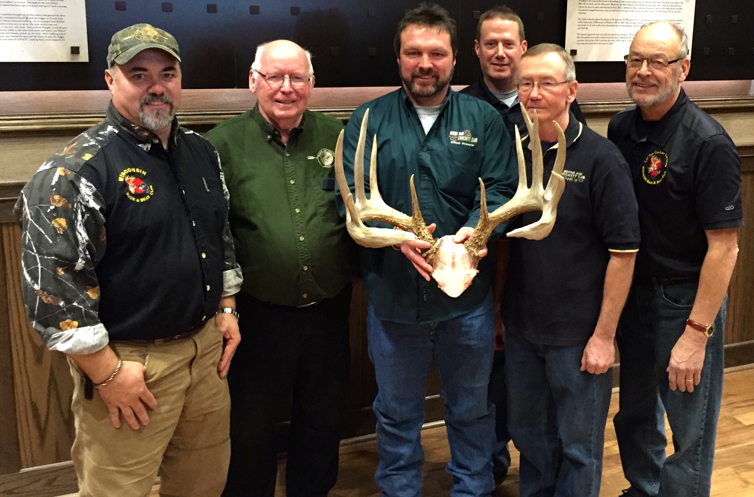 10-11-14Adam-Wi-Record-Buck Pictured Left to right: Bucky Ihlenfeldt, Earl Conradt, Mark Miller,
Andy Sternagel, Stan Zirbel, and Marlin Laidlaw.